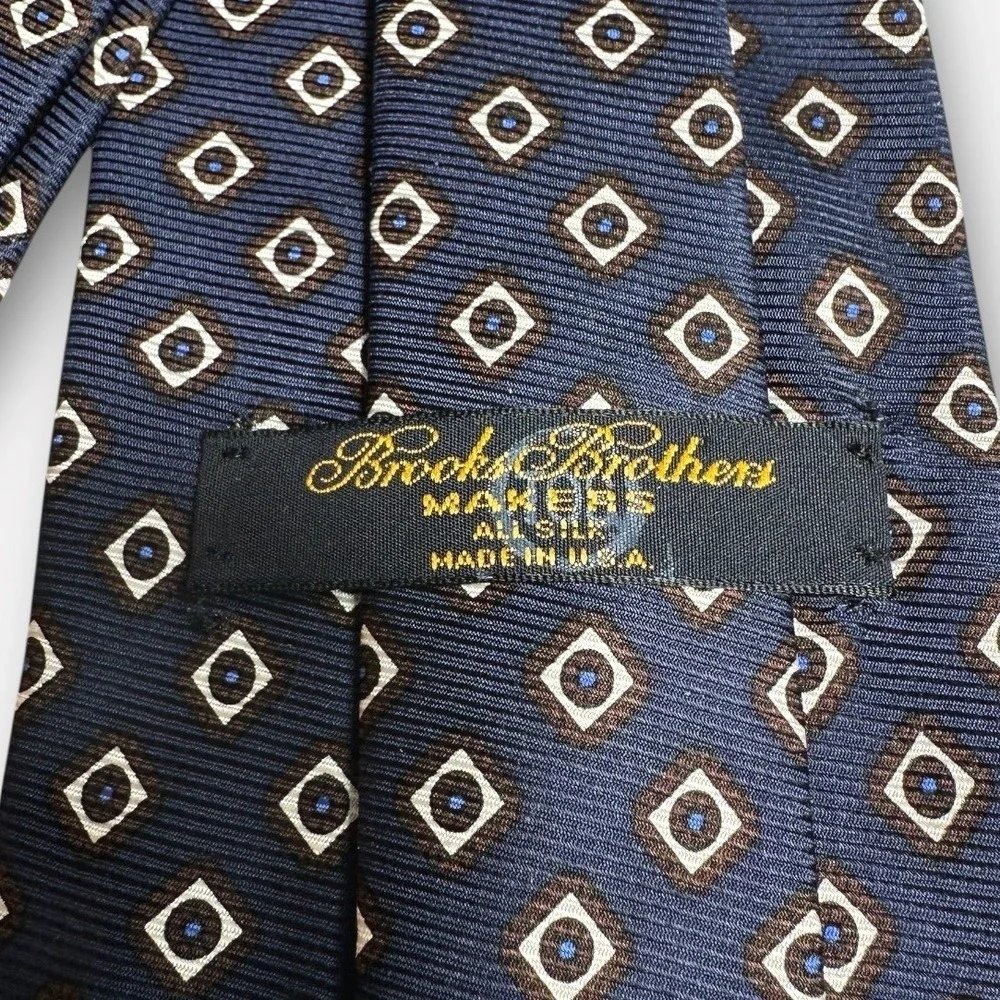 Brooks Brothers Mens Silk Tie Navy Blue Diamond Pattern Made‎ in USA